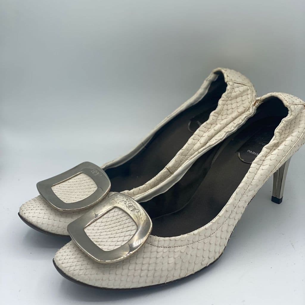 Roger Vivier
White pumps