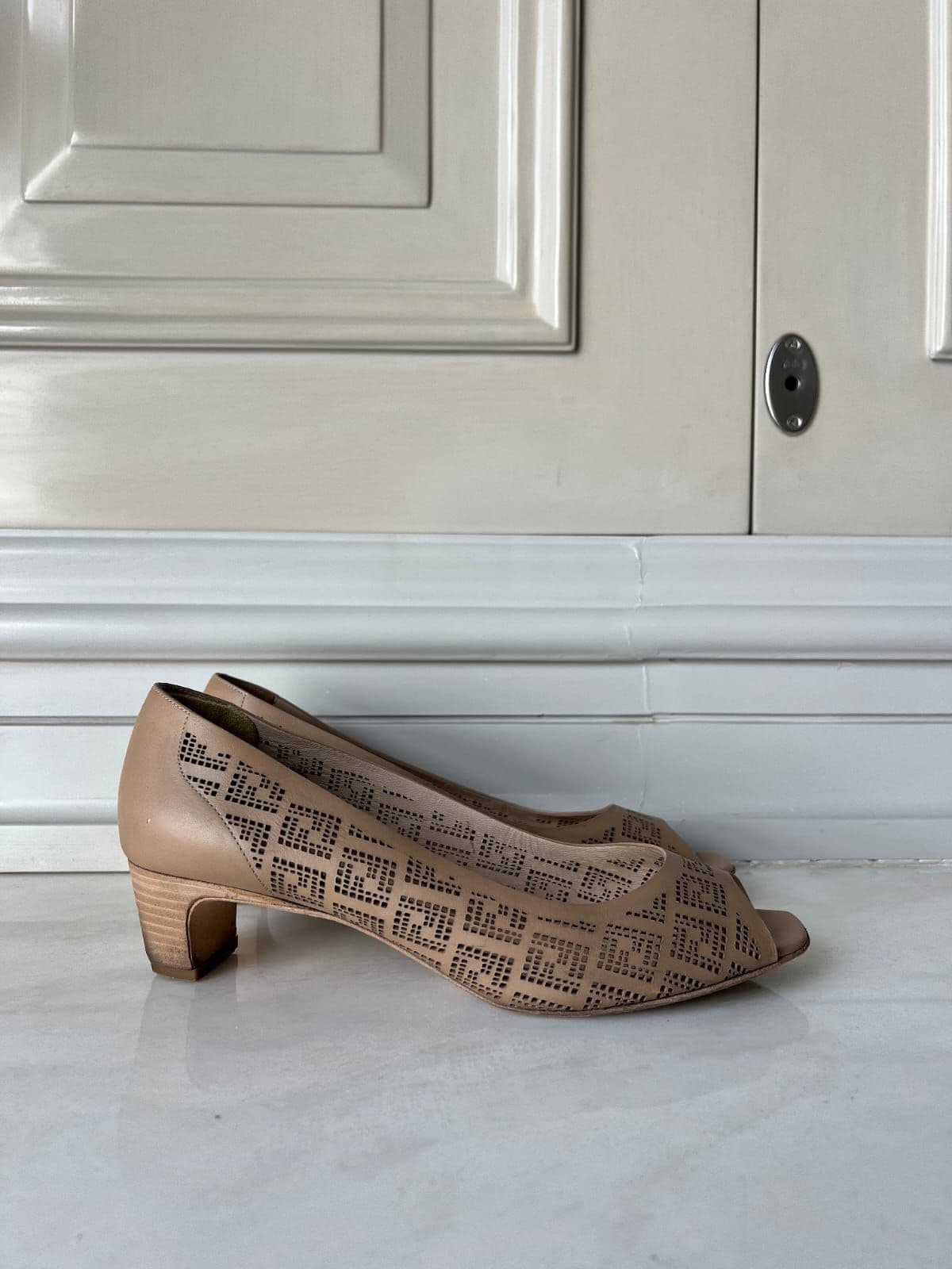 Fendi Leather peep toe pumps thumbnail 3