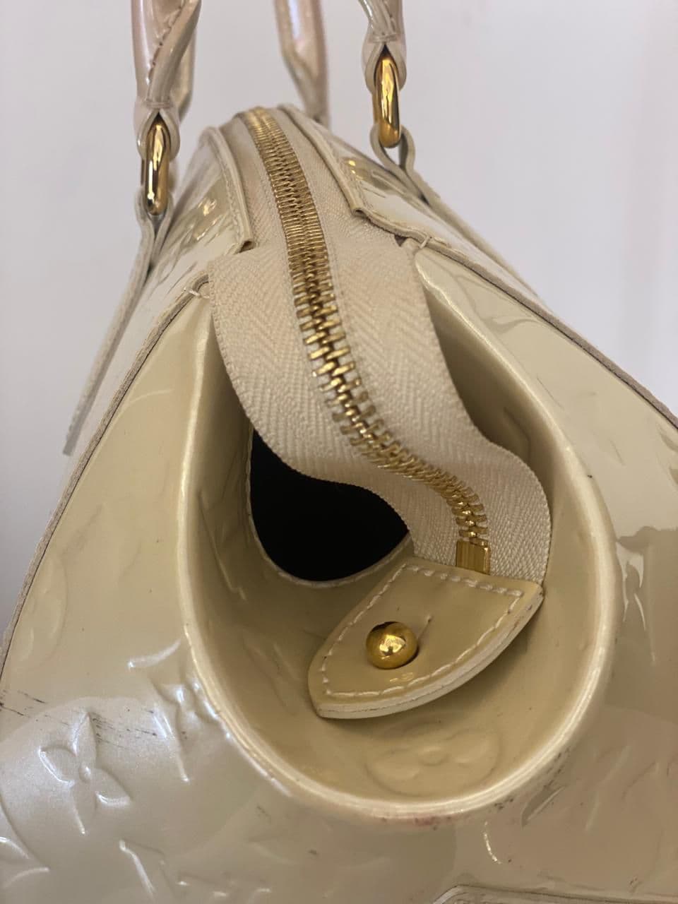 Louis Vuitton Blanc Corail Monogram Vernis Sherwood PM Bag thumbnail 2