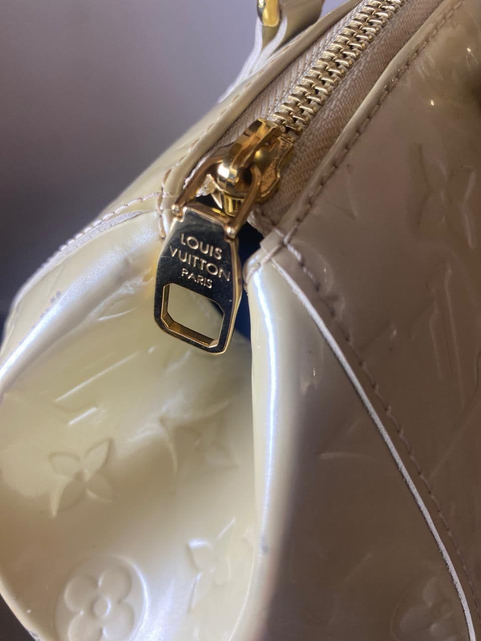 Louis Vuitton Blanc Corail Monogram Vernis Sherwood PM Bag thumbnail 3