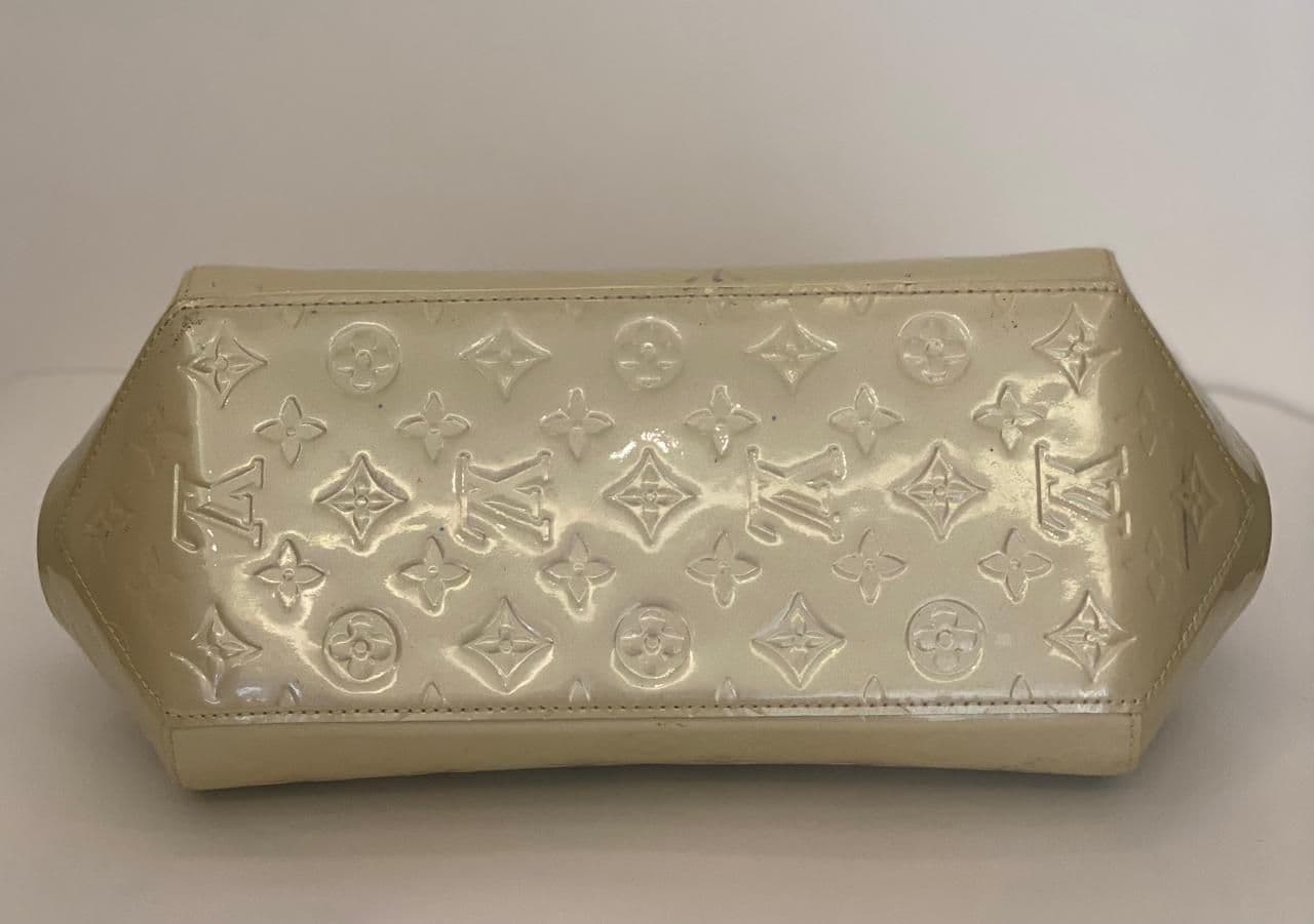 Louis Vuitton Blanc Corail Monogram Vernis Sherwood PM Bag thumbnail 4