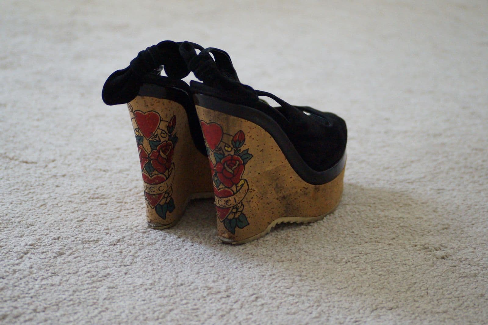 Gucci Tattoo Heart Wedge Sandals Suede Cork Platform Heels thumbnail 2