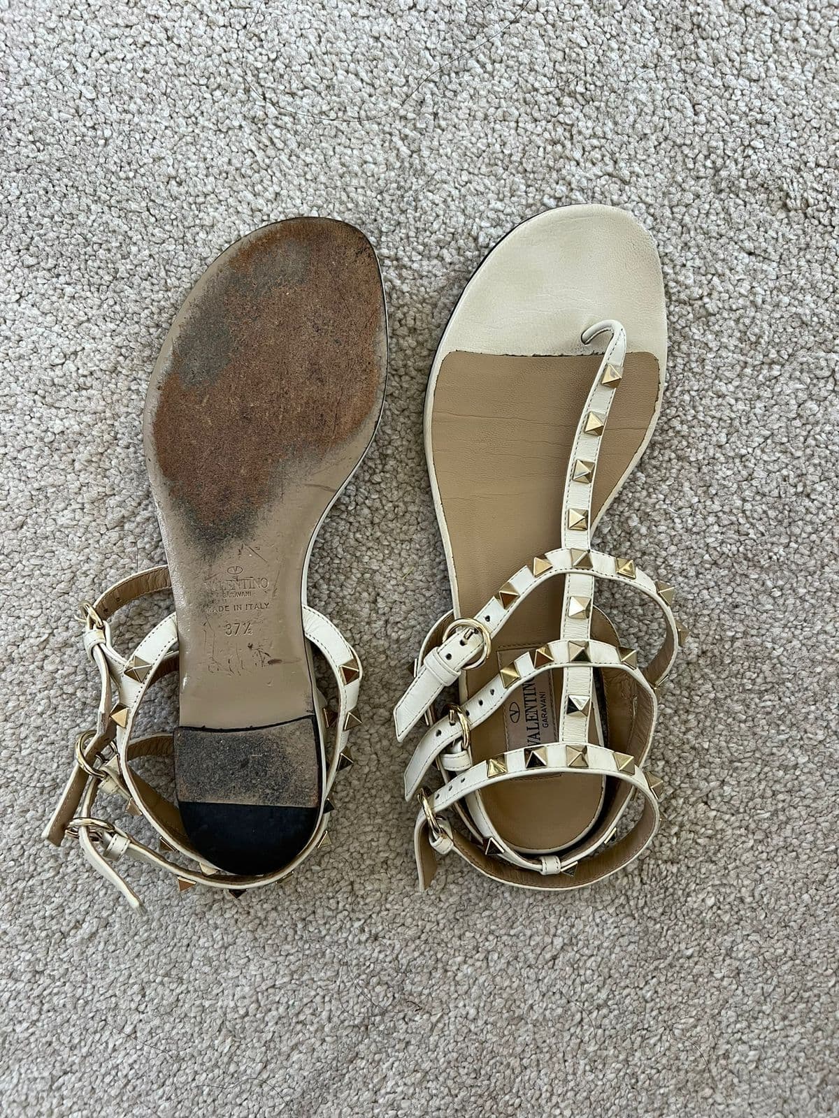 Valentino
White Leather Thong Rockstud Sandals thumbnail 4