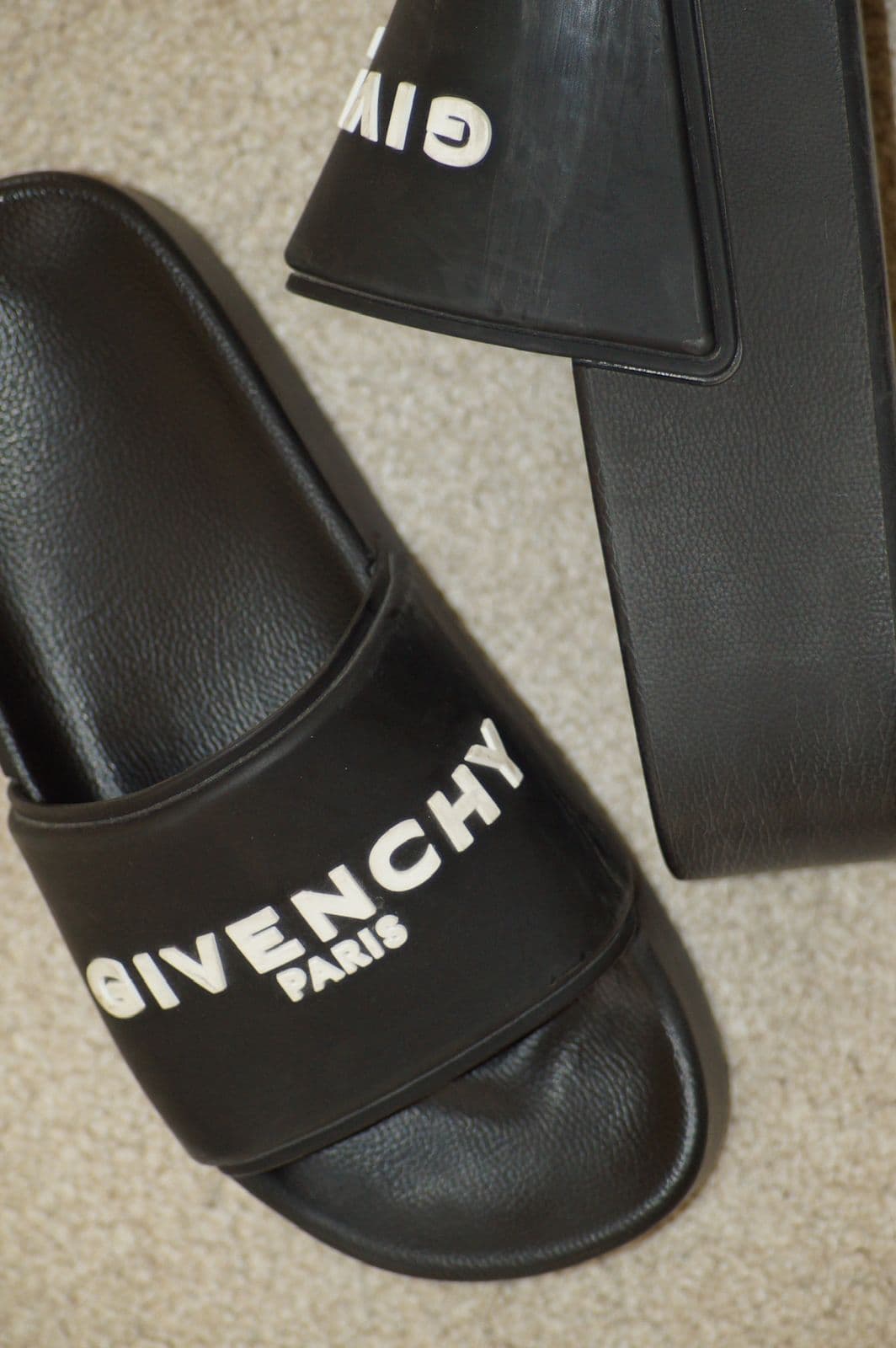 Givenchy Logo Slides thumbnail 3