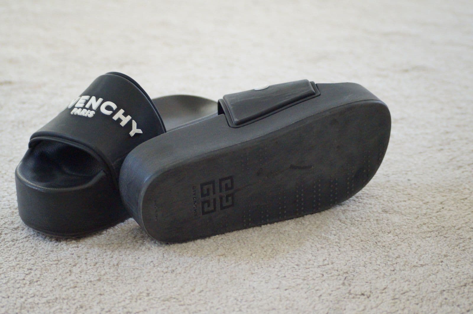 Givenchy Logo Slides thumbnail 4