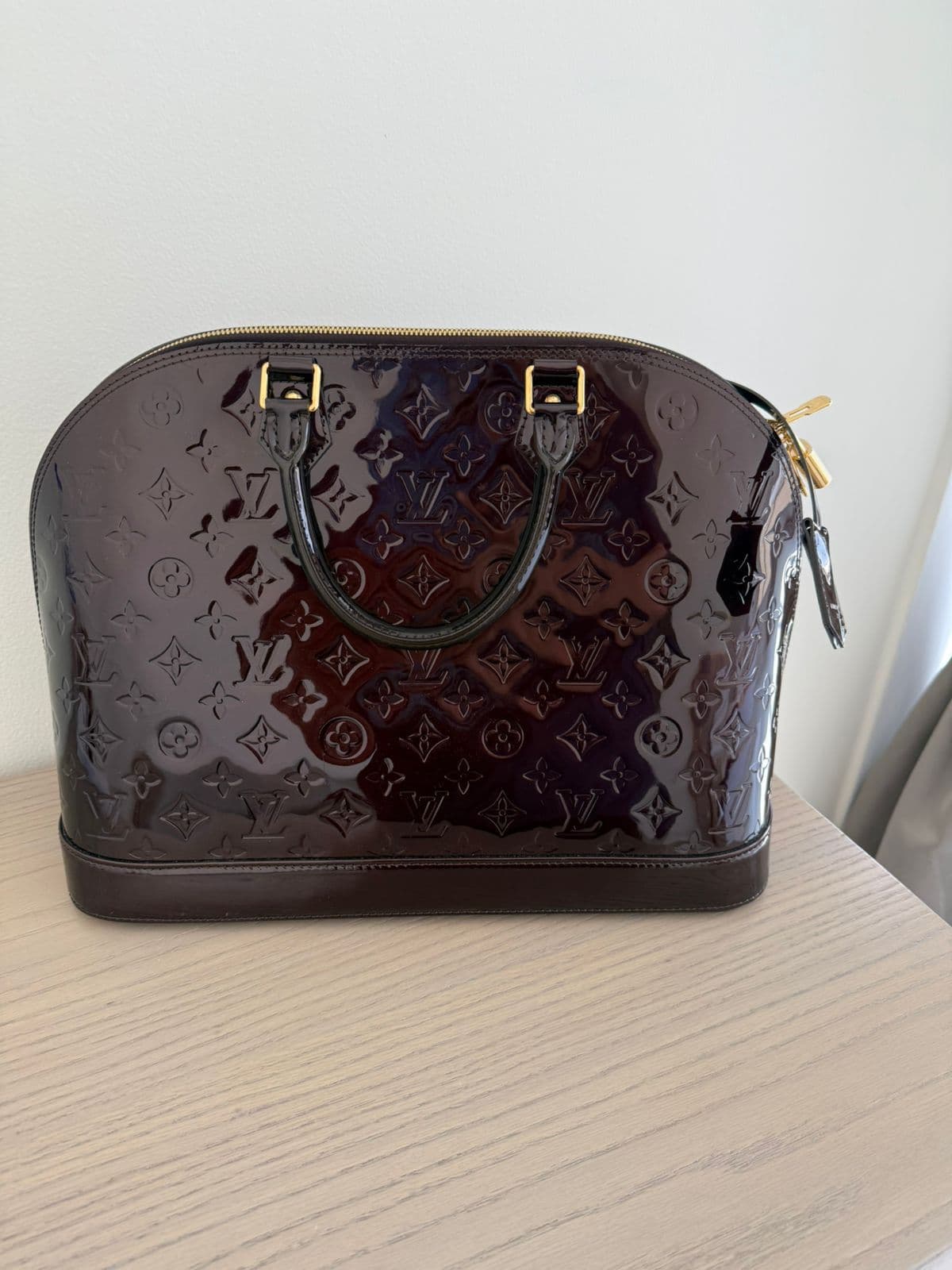 Louis Vuitton Amarante Monogram Vernis Alma GM Bag thumbnail 2