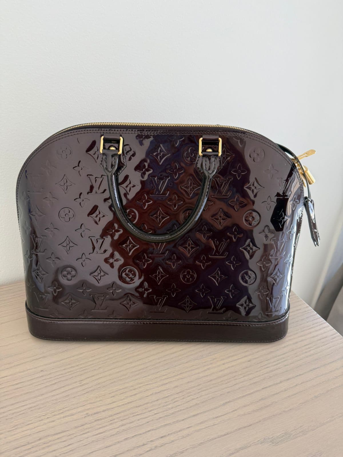 Louis Vuitton Amarante Monogram Vernis Alma GM Bag thumbnail 3