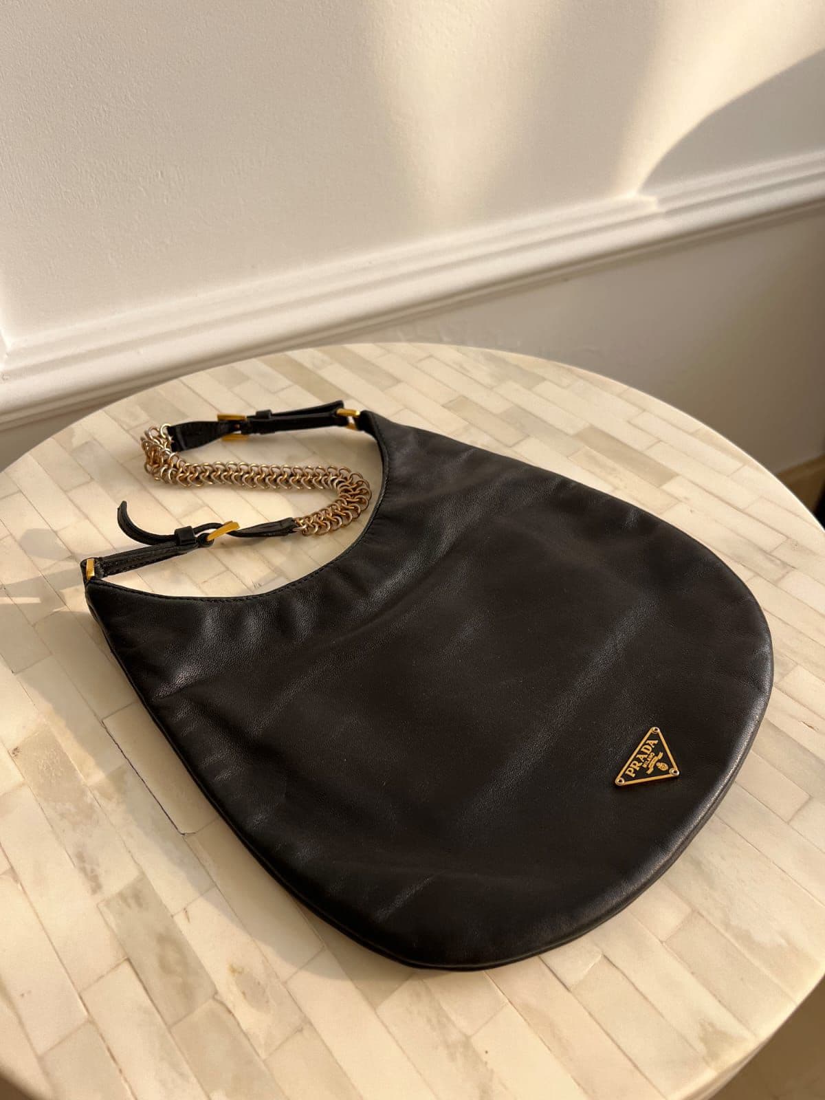 Prada

Large leather shoulder bag thumbnail 2