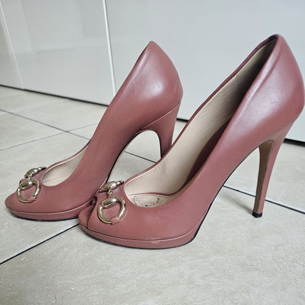 High heel pumps. Hardly worn.