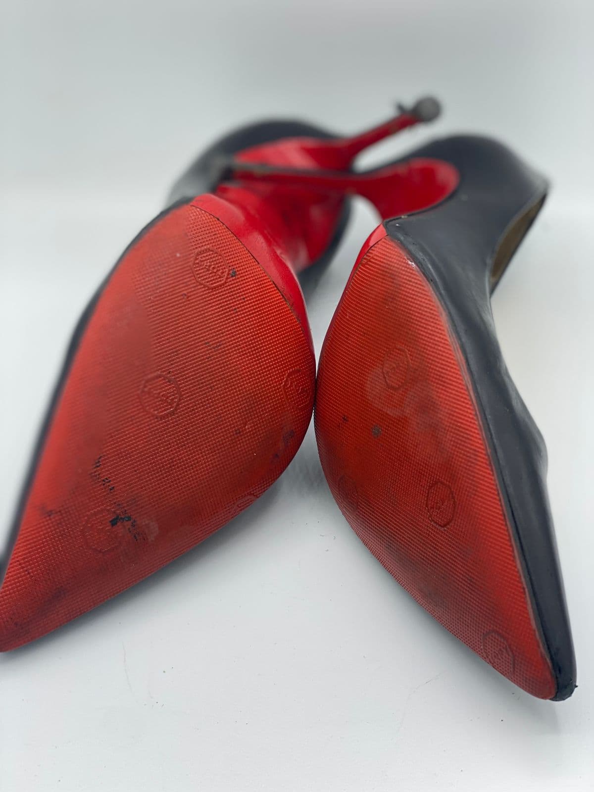 Christian Louboutin Black Leather Pointed Toe Pumps thumbnail 3