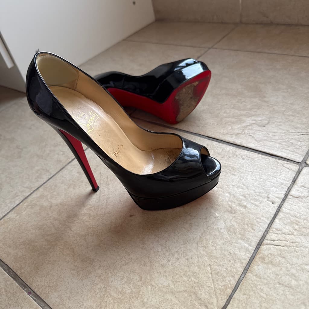 chritian louboutin stellitoes