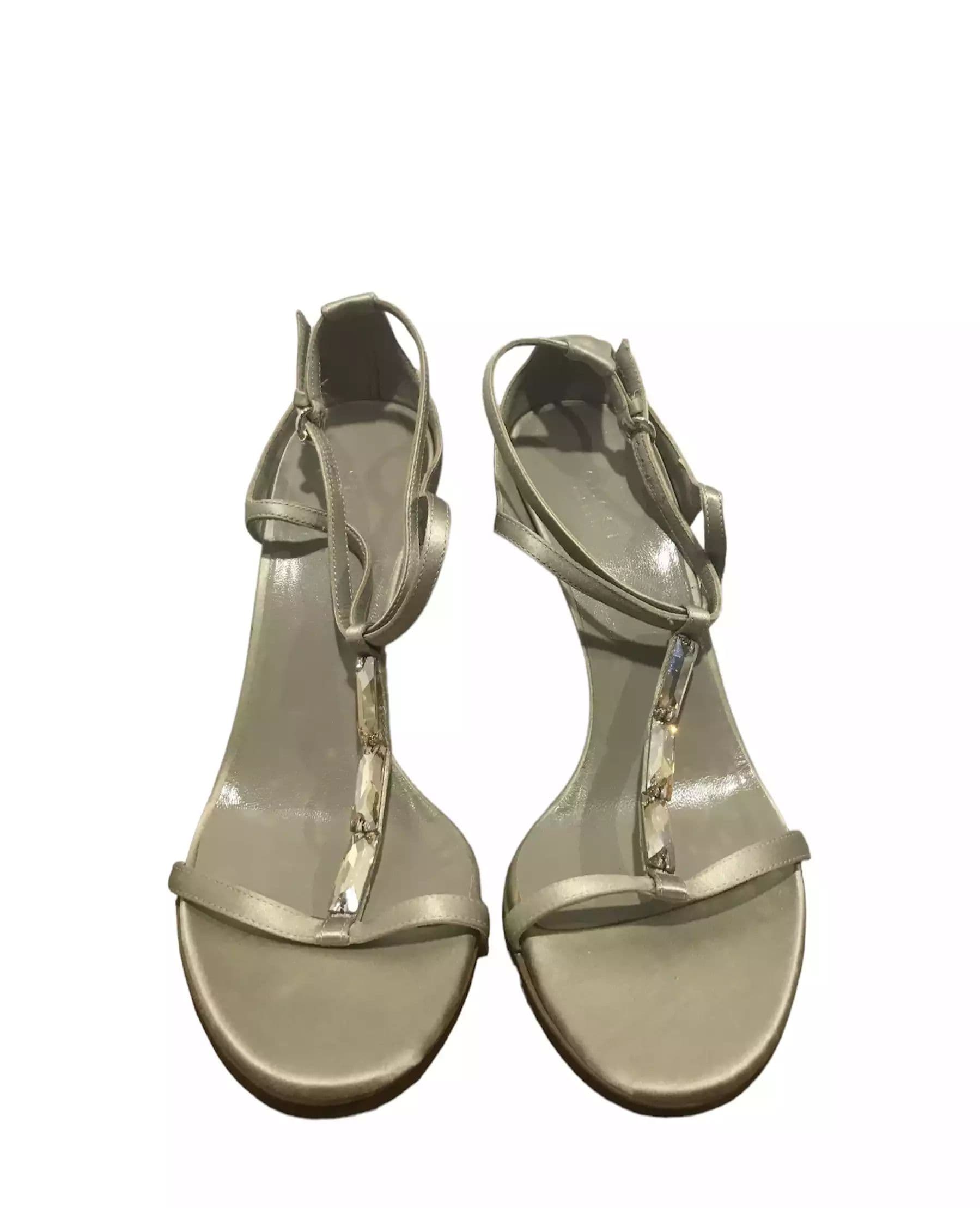 Shoes by Gucci thumbnail 2