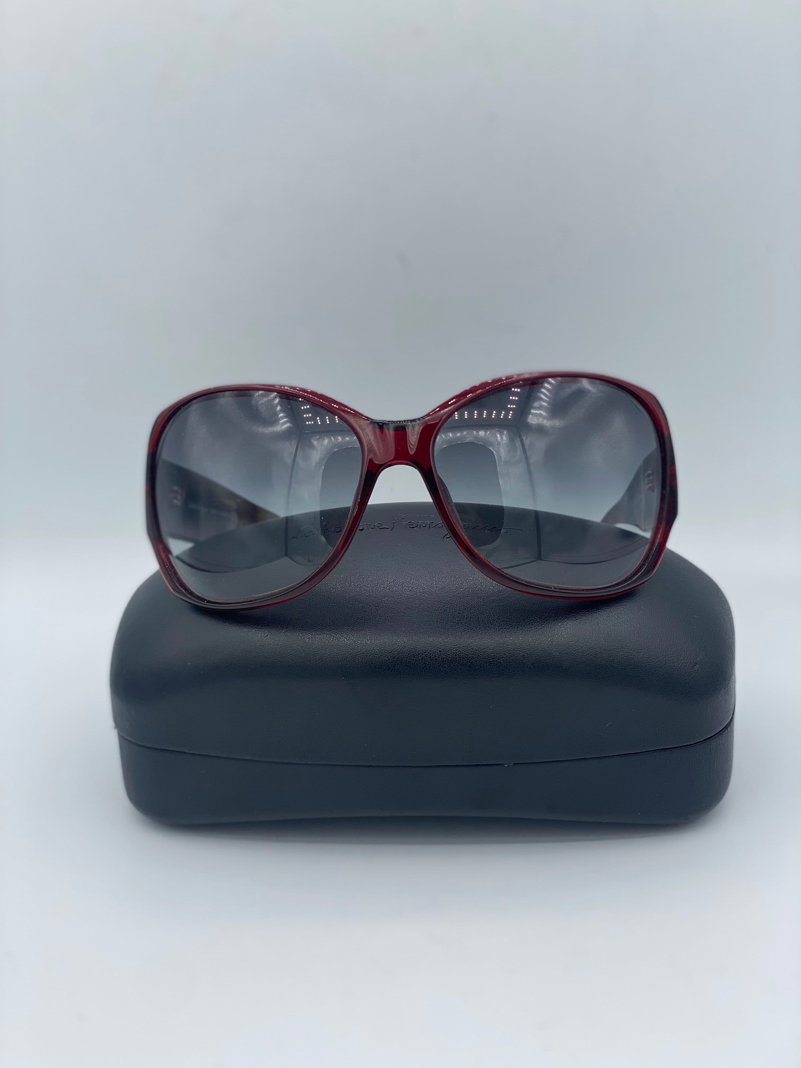 Salvatore Ferragamo sunglasses thumbnail 3