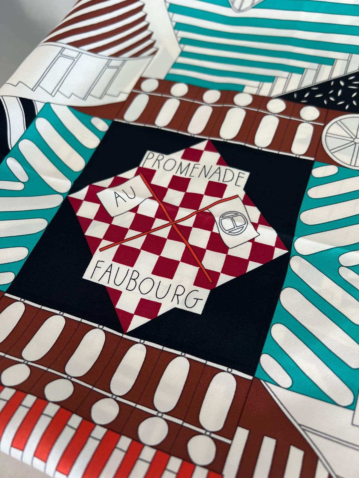 HERMES Promenade Dans Le Faubourg Silk Scarf thumbnail 3