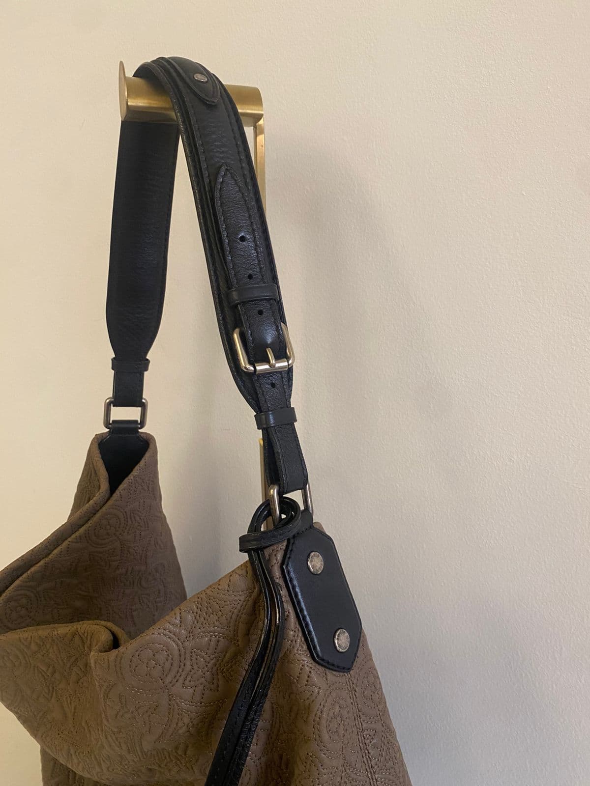 Louis Vuitton Antheia Hobo PM bag thumbnail 4