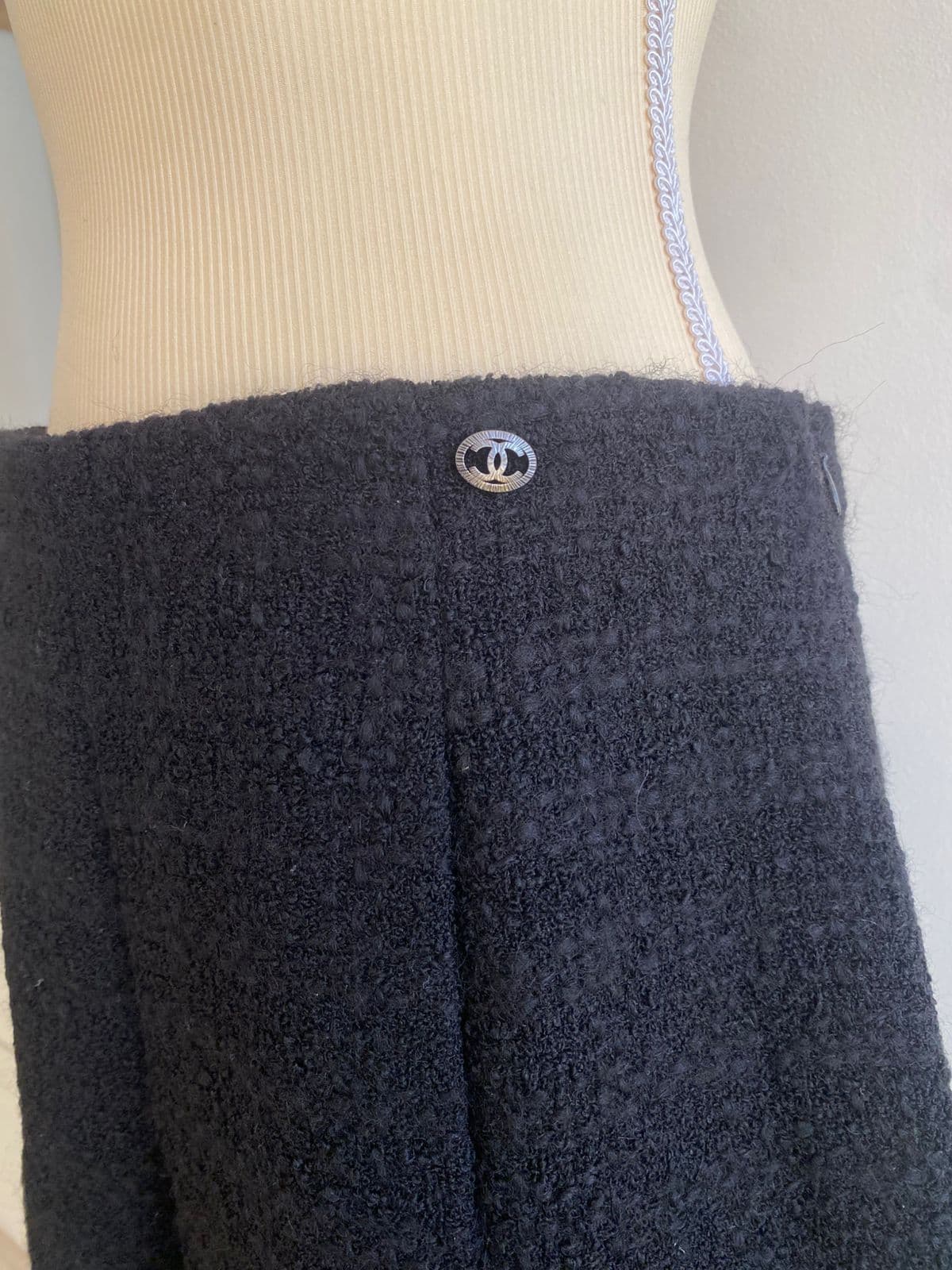 Chanel black tweed wool mini skirt thumbnail 3