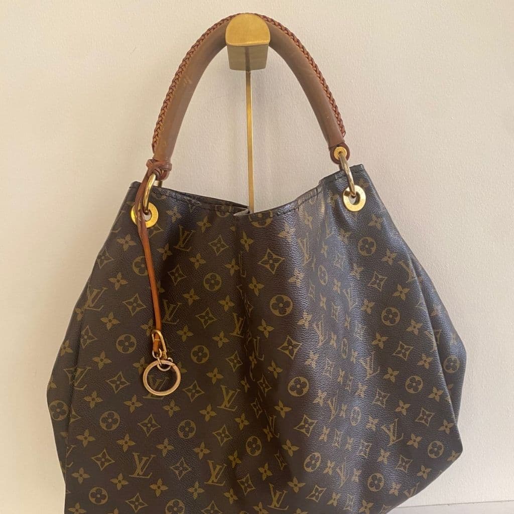 Louis Vuitton artsy MM Hobo Bag