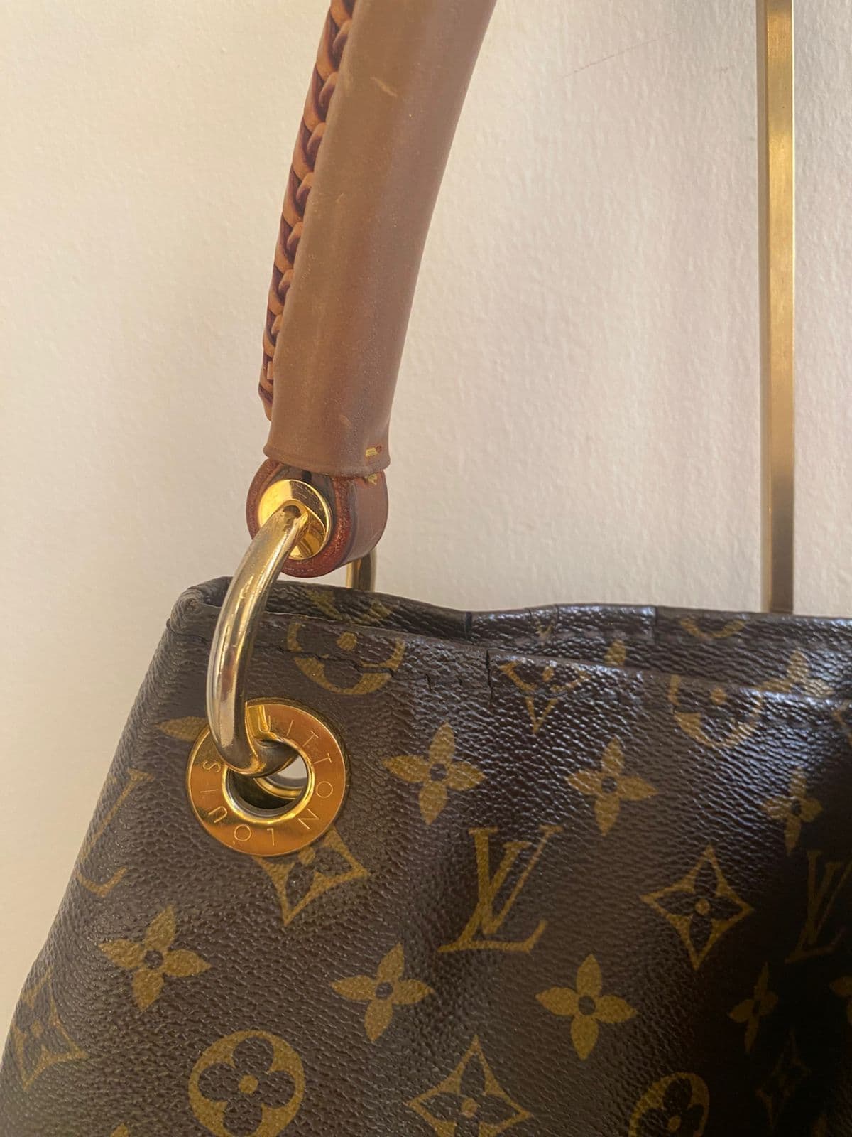 Louis Vuitton artsy MM Hobo Bag thumbnail 4