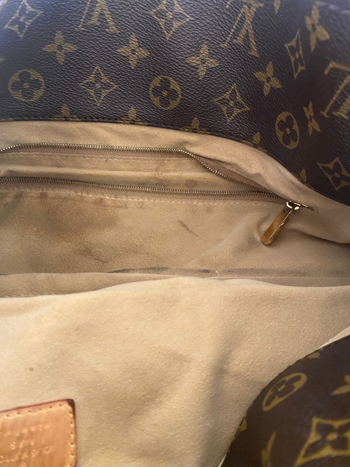 Louis Vuitton artsy MM Hobo Bag thumbnail 6