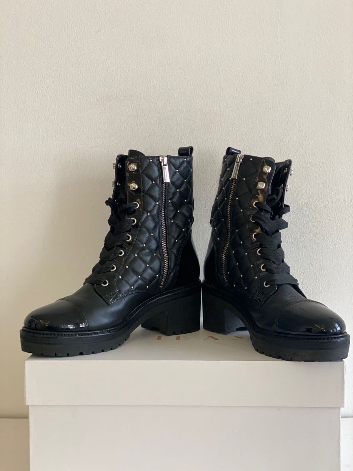 Michael Kors Boots thumbnail 2