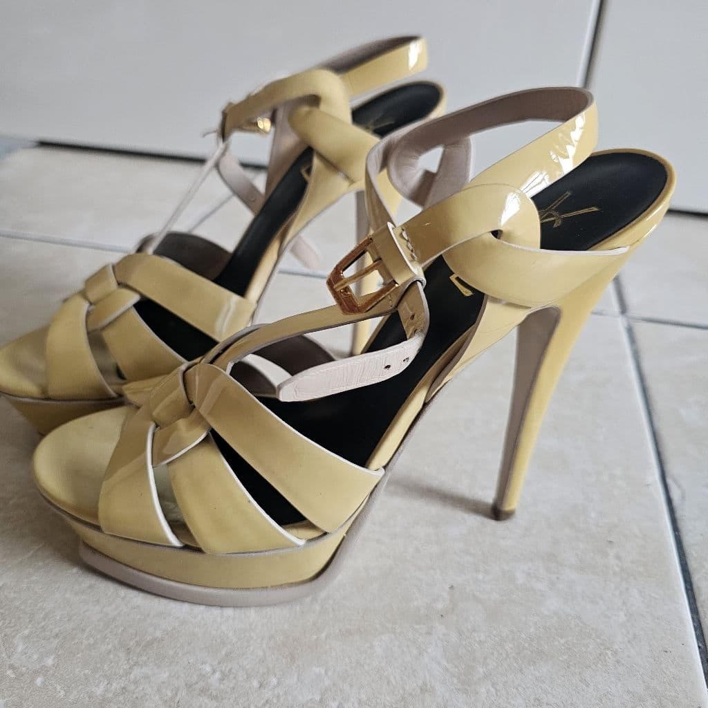 Pumps yellow