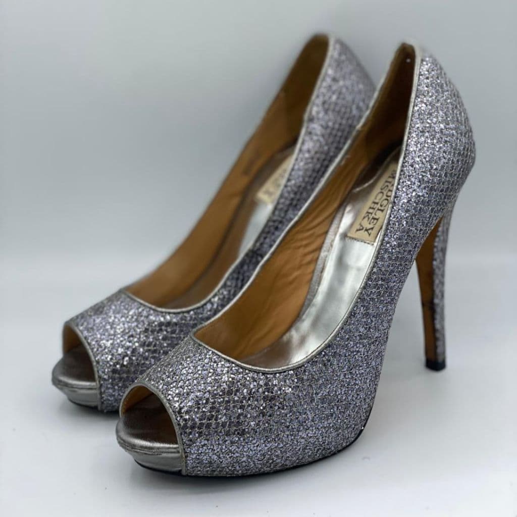 Badgley Mischka
Glitter Pumps